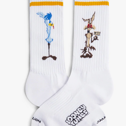 Athletic Road Runner vs Coyote