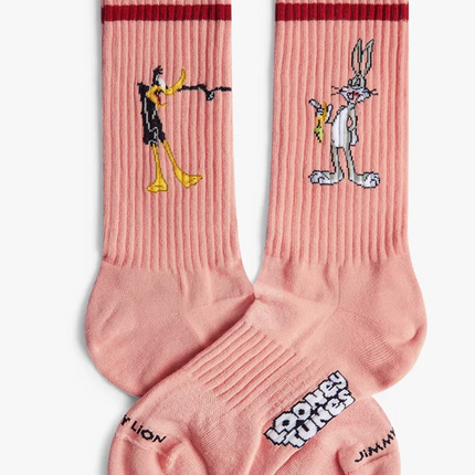 Athletic Daffy vs Bugs