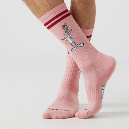 Athletic Daffy vs Bugs