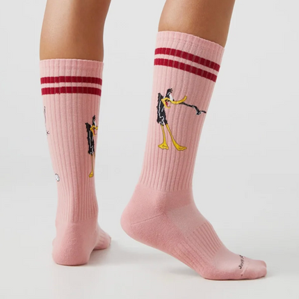 Athletic Daffy vs Bugs